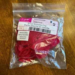 NWT Thirty One Small Rosette Clip in Pink